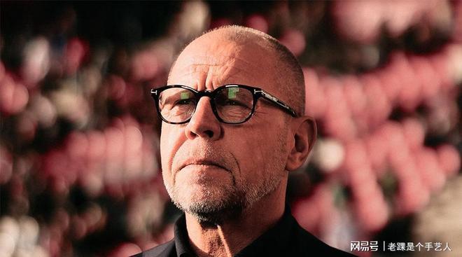 冲刺阶段欧冠传出新动向，阿贾克斯扳平良机，管理层表态：气氛紧张，资深球员宣示担当的简单介绍九游网页游戏平台